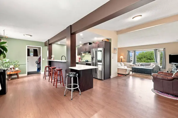 10425 Young RD, Chilliwack, BC V2P 8C4