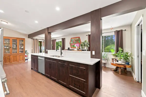 10425 Young RD, Chilliwack, BC V2P 8C4