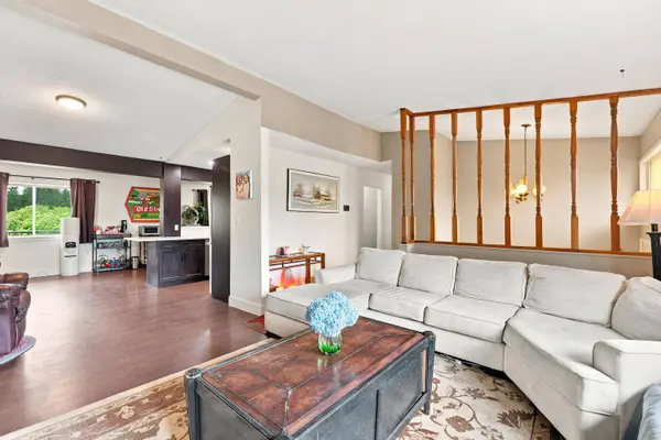 10425 Young RD, Chilliwack, BC V2P 8C4