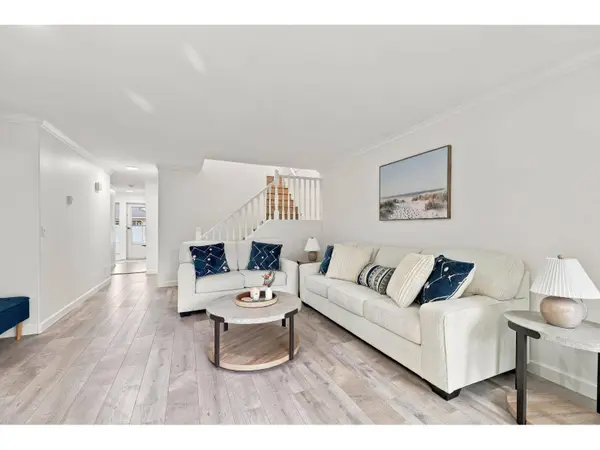 12163 68 AVE #109, Surrey, BC V3W1H2