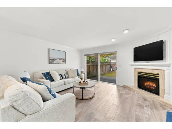 12163 68 AVE #109, Surrey, BC V3W1H2