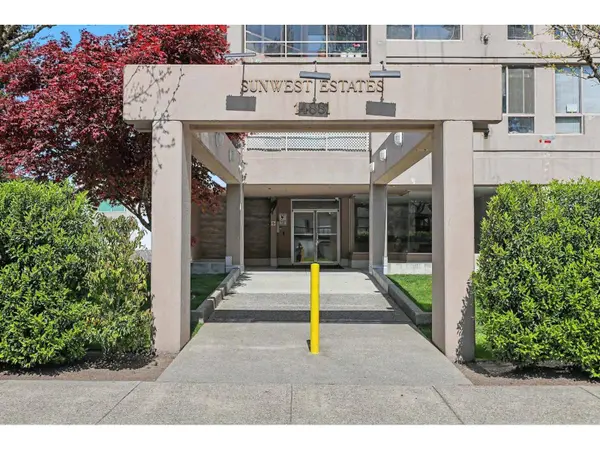 14881 103A AVE #1701, Surrey, BC V3R0M5