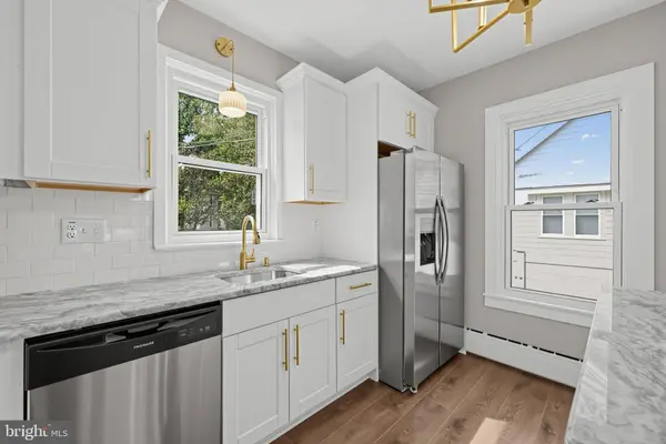20 SPRING ST, Carneys Point, NJ 08069