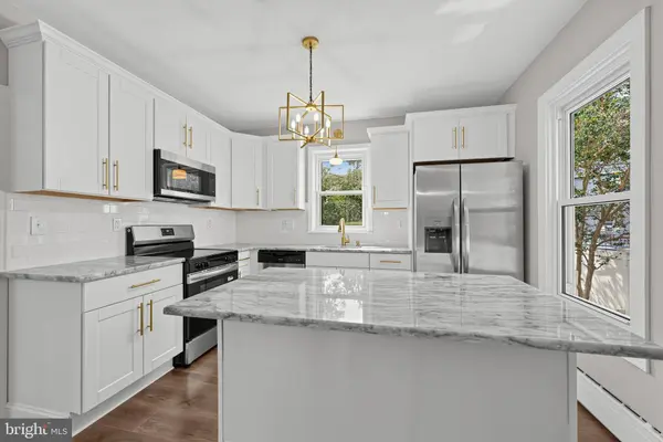 20 SPRING ST, Carneys Point, NJ 08069