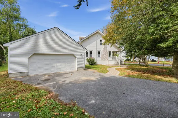 20 SPRING ST, Carneys Point, NJ 08069