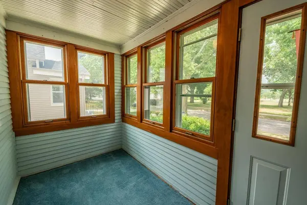 1331 E Saveland AVENUE, Milwaukee, WI 53207