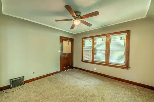 1331 E Saveland AVENUE, Milwaukee, WI 53207