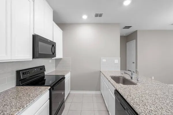 9906 OVERLOOK CYN, San Antonio, TX 78245