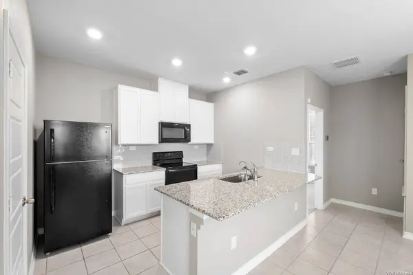 9906 OVERLOOK CYN, San Antonio, TX 78245