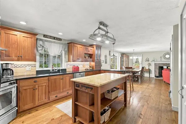 7 Stony Brook Rd, Kingston, MA 02364