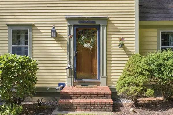 7 Stony Brook Rd, Kingston, MA 02364