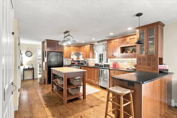 7 Stony Brook Rd, Kingston, MA 02364