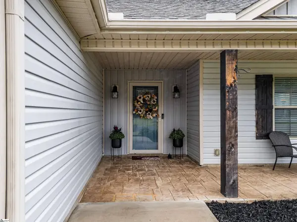 136 Manor House Lane, Chesnee, SC 29323
