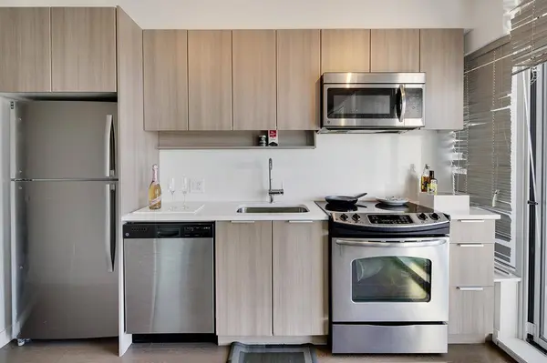 13308 Central AVE #1805, Surrey, BC V3T 0M4