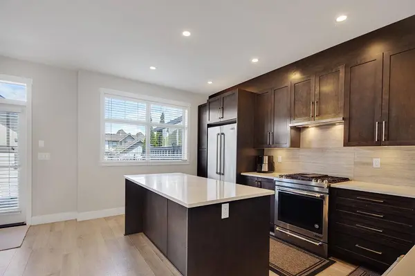 16439 24 AVE, Surrey, BC V3Z 0V8