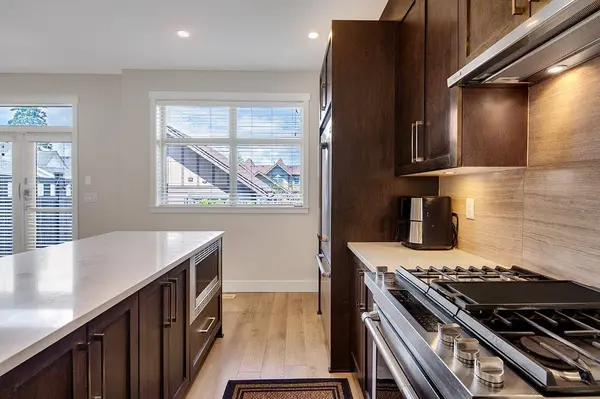 16439 24 AVE, Surrey, BC V3Z 0V8