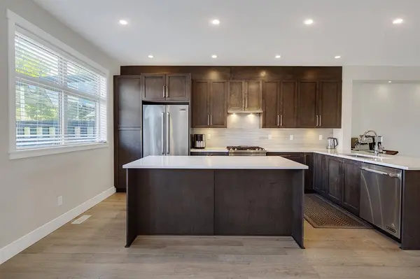 16439 24 AVE, Surrey, BC V3Z 0V8