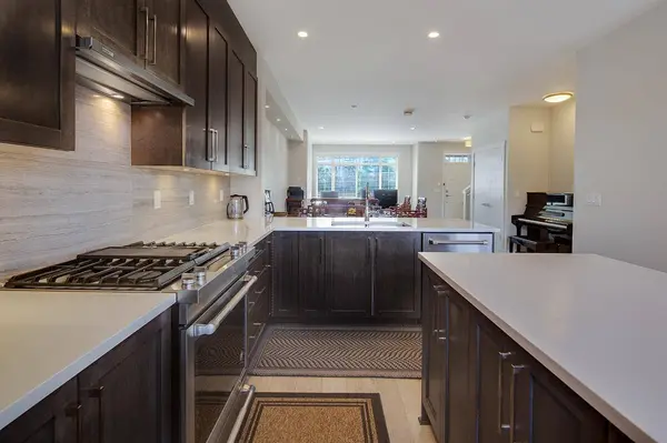 16439 24 AVE, Surrey, BC V3Z 0V8