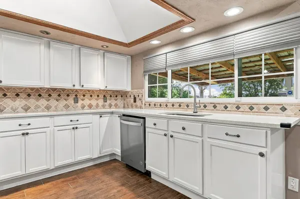 1813 Dodge TRL, Grand Prairie, TX 75052