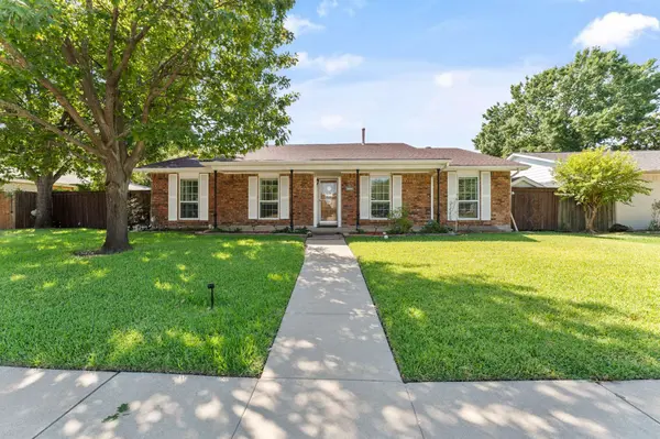 1813 Dodge TRL, Grand Prairie, TX 75052