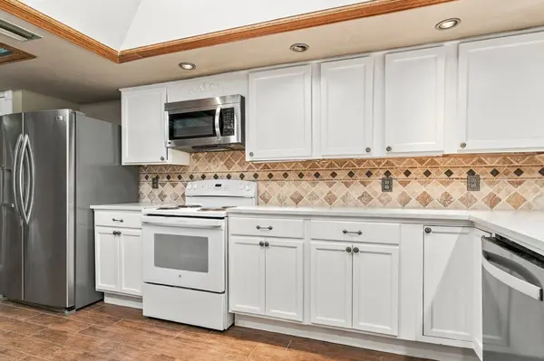 1813 Dodge TRL, Grand Prairie, TX 75052