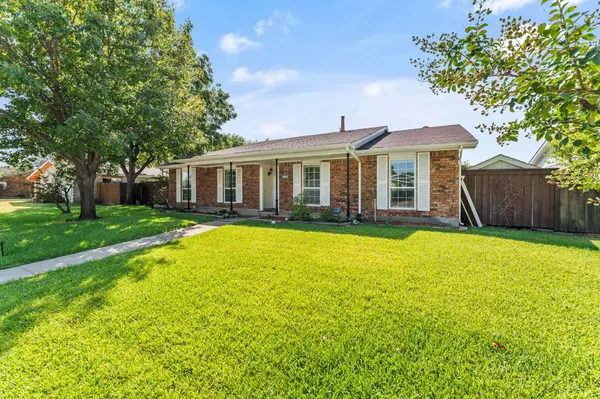1813 Dodge TRL, Grand Prairie, TX 75052