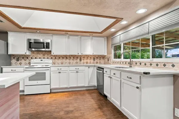 1813 Dodge TRL, Grand Prairie, TX 75052