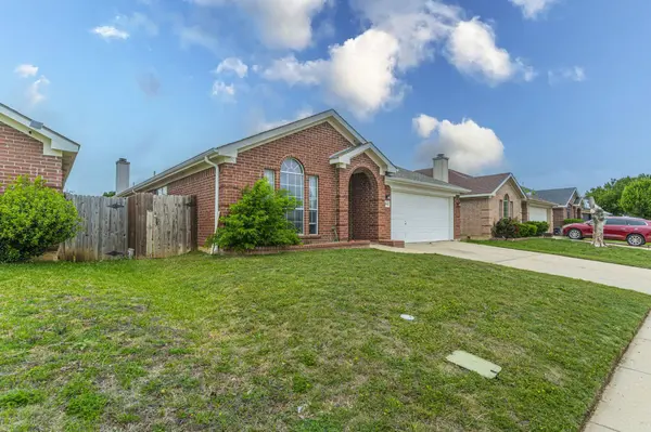 7404 Grass Valley TRL, Fort Worth, TX 76123