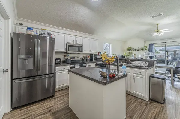 7404 Grass Valley TRL, Fort Worth, TX 76123