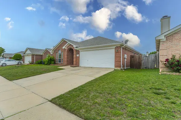 7404 Grass Valley TRL, Fort Worth, TX 76123