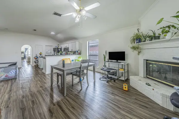 7404 Grass Valley TRL, Fort Worth, TX 76123