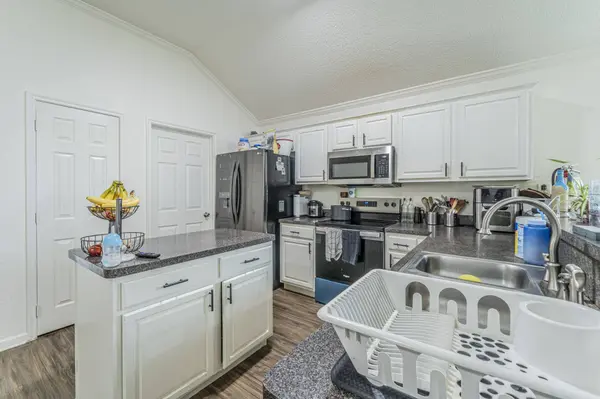 7404 Grass Valley TRL, Fort Worth, TX 76123