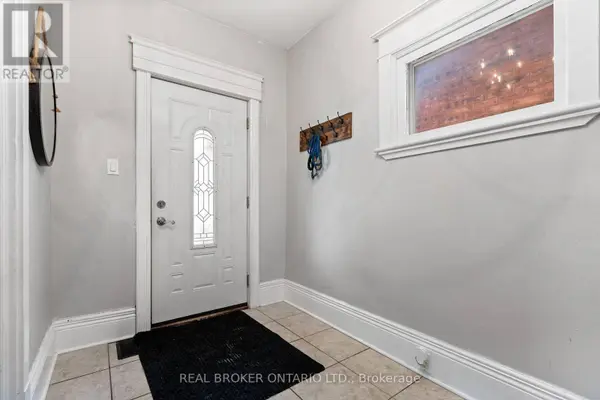 30 DUNDAS STREET, Brantford, ON N3R1R9