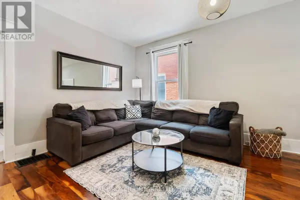 30 DUNDAS STREET, Brantford, ON N3R1R9