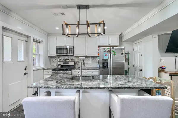 821 WICKLOW RD, Baltimore, MD 21229