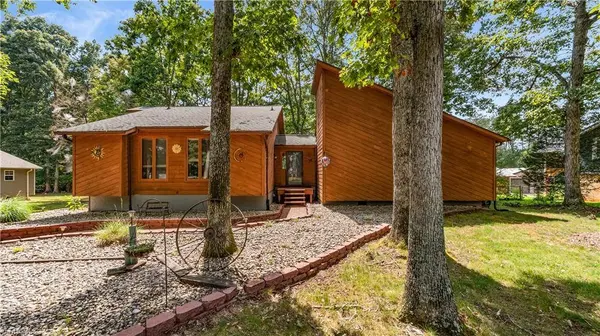 1308 Bunny TRL, Winston-salem, NC 27105