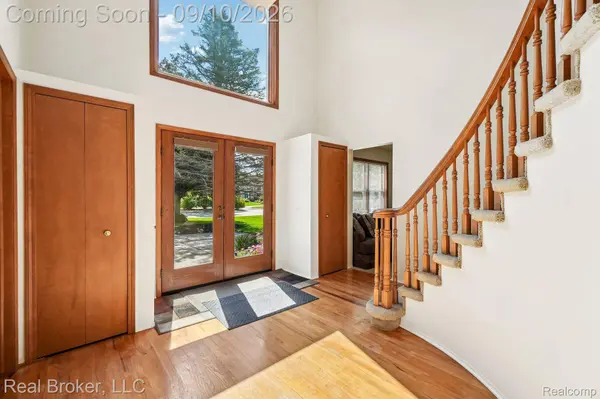 3630 Car DR, Commerce Charter Township, MI 48382