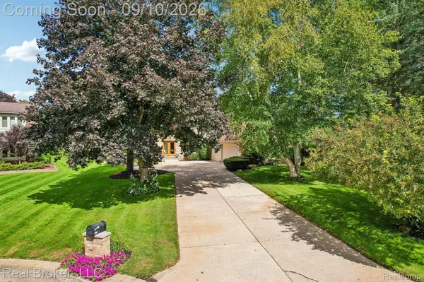 3630 Car DR, Commerce Charter Township, MI 48382