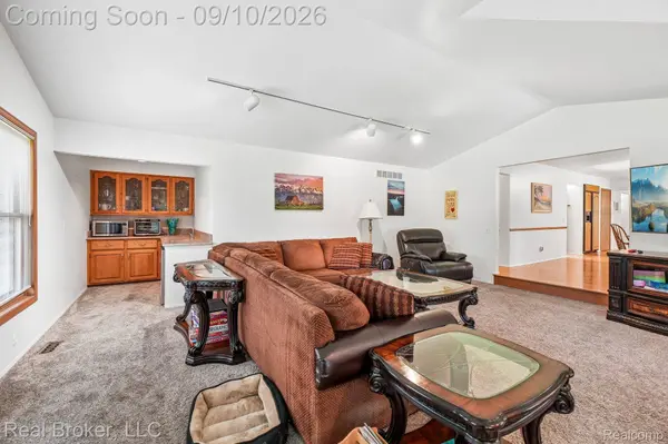 3630 Car DR, Commerce Charter Township, MI 48382