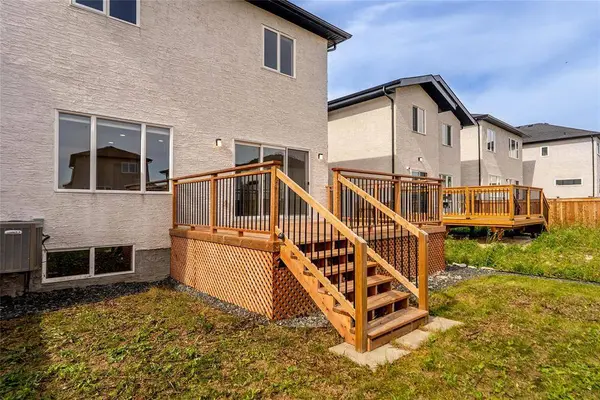 110 Northwater Bay, Winnipeg, MB R3Y 2B7