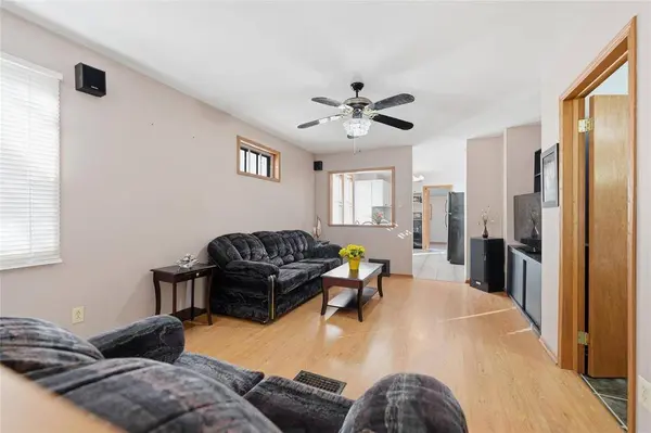 545 Chalmers AVE, Winnipeg, MB R2L 0G7
