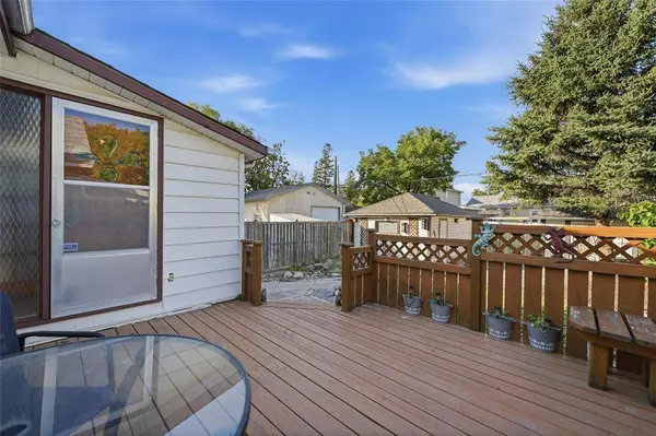545 Chalmers AVE, Winnipeg, MB R2L 0G7