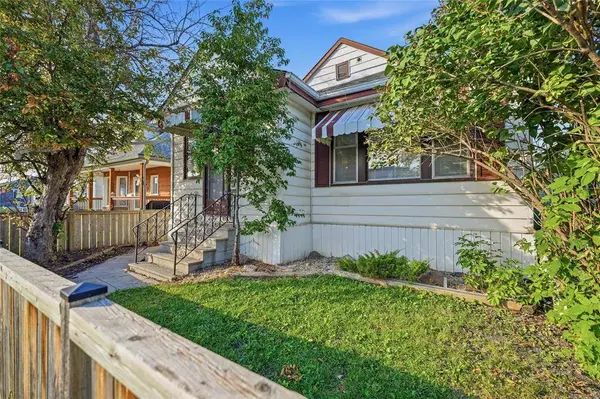 545 Chalmers AVE, Winnipeg, MB R2L 0G7