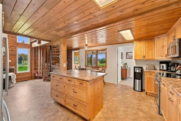 50 Newcombe RD, Lac Du Bonnet Rm, MB R0E 1A0