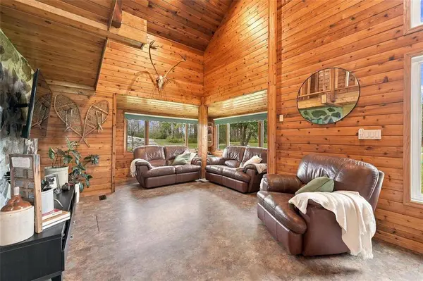 50 Newcombe RD, Lac Du Bonnet Rm, MB R0E 1A0