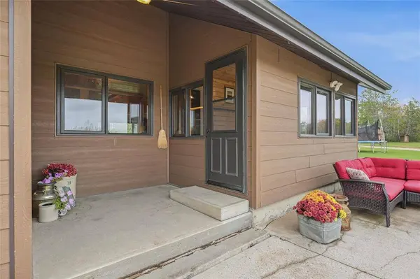 50 Newcombe RD, Lac Du Bonnet Rm, MB R0E 1A0