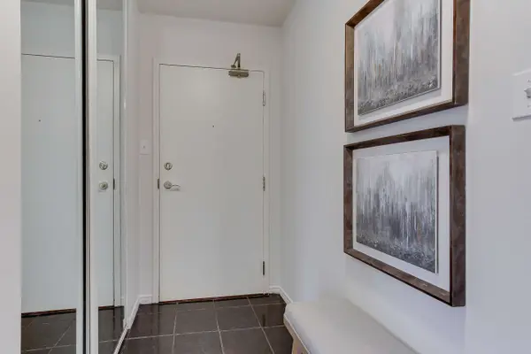 270 Davis Drive #309, Newmarket Ontario,