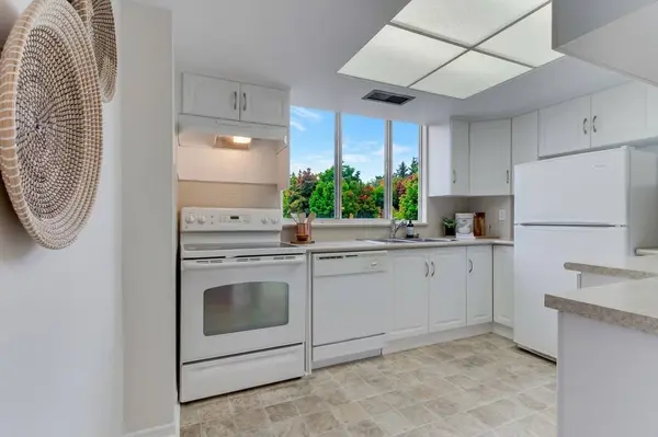 270 Davis Drive #309, Newmarket Ontario,