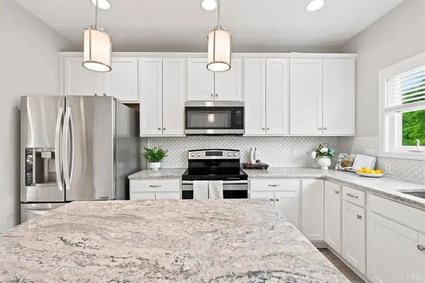 1232 Commonwealth Circle, Forest, VA 24551
