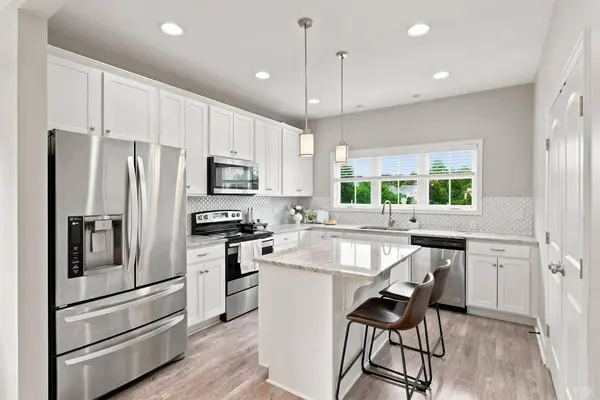 1232 Commonwealth Circle, Forest, VA 24551